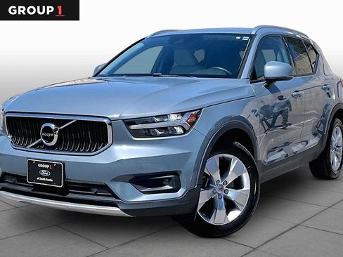 Used 2021 Volvo XC40 T4 Momentum FWD image 1