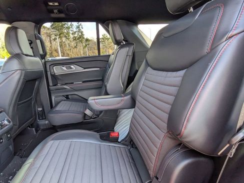 New 2026 Ford Explorer ST-Line w/ ST-Line Street Pack image 16