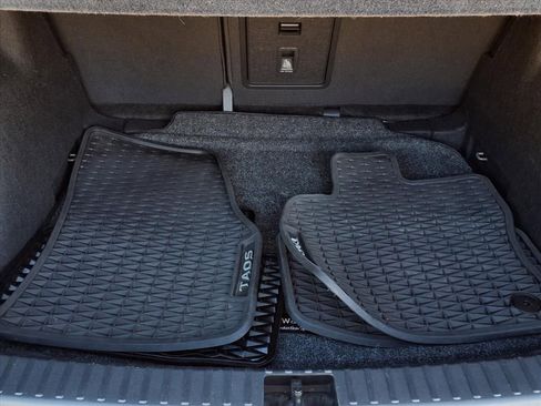 Certified 2022 Volkswagen Taos SE image 6