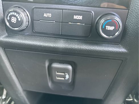 Certified 2023 Chevrolet Traverse LT FWD image 24