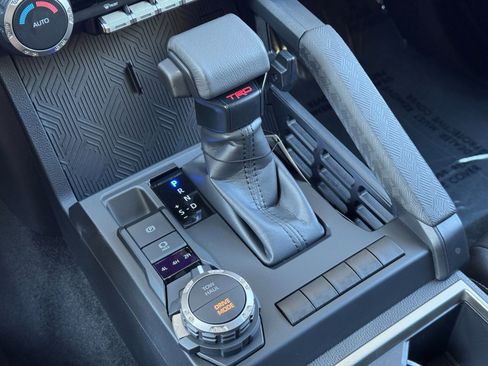 Used 2025 Toyota Tacoma TRD Sport image 30