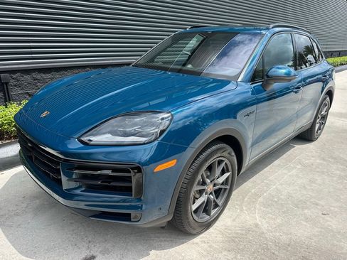 Certified 2025 Porsche Cayenne E-Hybrid AWD/4WD image 7