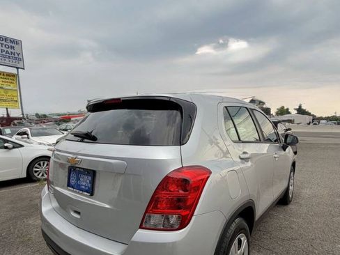 Used 2018 Chevrolet Trax LS FWD image 7