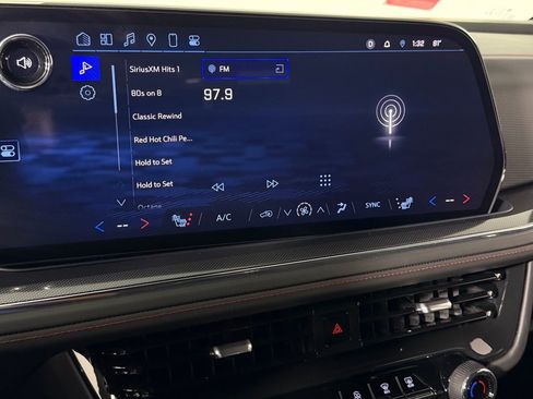 Used 2025 Chevrolet Suburban RST image 19