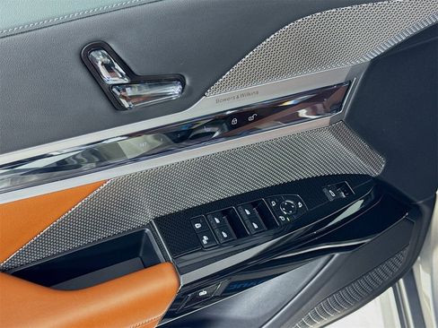 Used 2023 BMW 760i xDrive w/ Luxury Rear Seating Package image 16