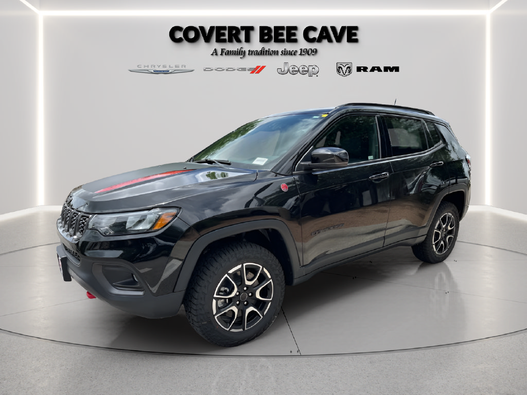 New 2026 Jeep Compass Trailhawk w/ Sun, Sound & Navigation Group AWD/4WD image 3