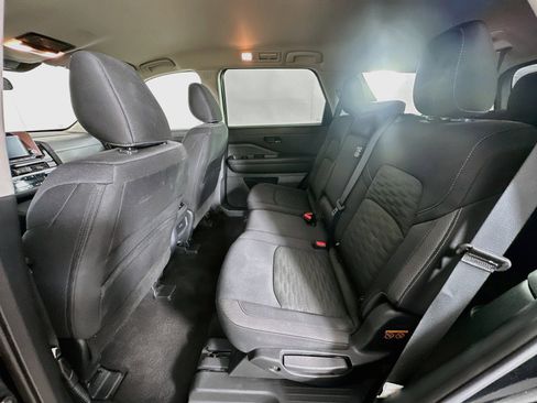 Used 2025 Nissan Pathfinder SV AWD/4WD image 27