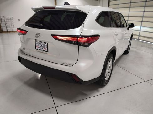 Used 2023 Toyota Highlander LE image 14