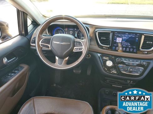 Used 2018 Chrysler Pacifica Limited w/ Tire & Wheel Group image 16