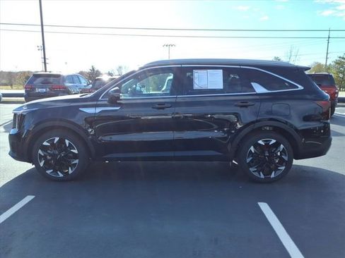 Used 2025 Kia Sorento EX w/ Panoramic Sunroof Package image 4
