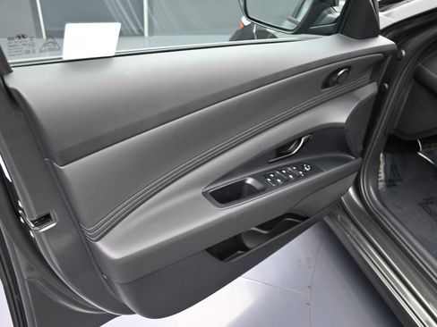 Certified 2025 Hyundai Elantra SEL FWD image 13