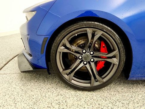 Used 2021 Chevrolet Camaro LT w/ RS Package image 9