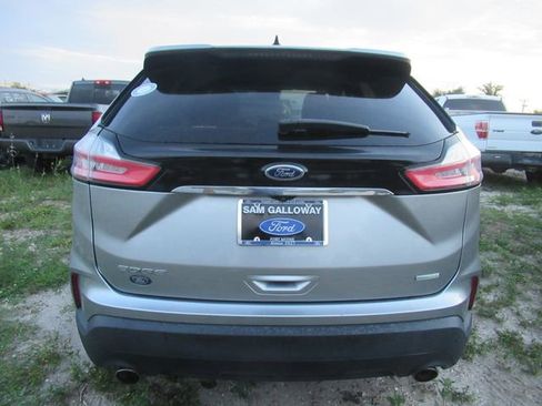 Used 2020 Ford Edge SE FWD image 4