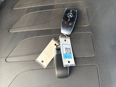 Used 2021 Mercedes-Benz GLC 300 4MATIC image 31