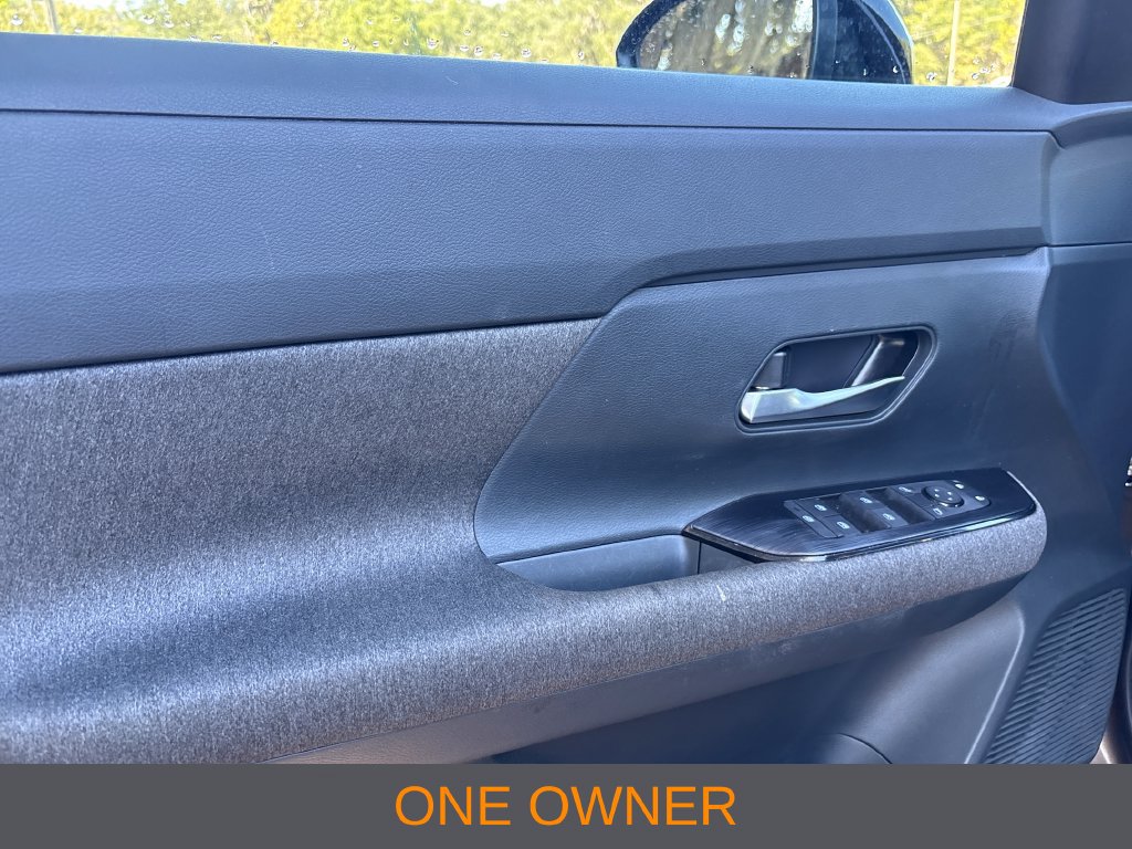 Used 2026 Nissan Kicks SV FWD image 3