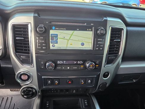 Used 2017 Nissan Titan PRO-4X w/ Pro-4x Convenience Package AWD/4WD image 25