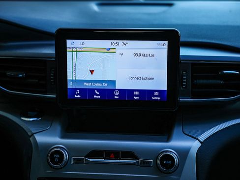 Used 2022 Ford Explorer XLT w/ Equipment Group 202A image 21