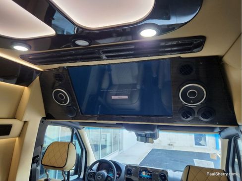 Used 2021 Mercedes-Benz Sprinter 2500 image 55