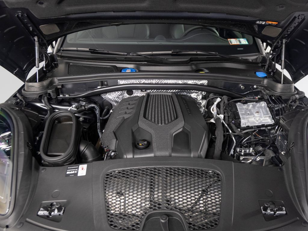 Certified 2026 Porsche Macan AWD/4WD image 47