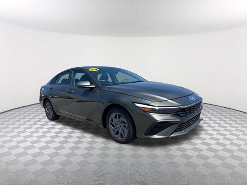 Used 2024 Hyundai Elantra SEL FWD image 3