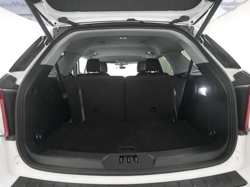 Used 2021 Ford Explorer XLT w/ Equipment Group 202A AWD/4WD image 10