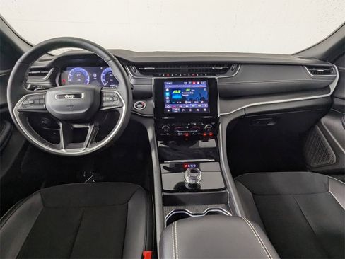 New 2025 Jeep Grand Cherokee Altitude image 16