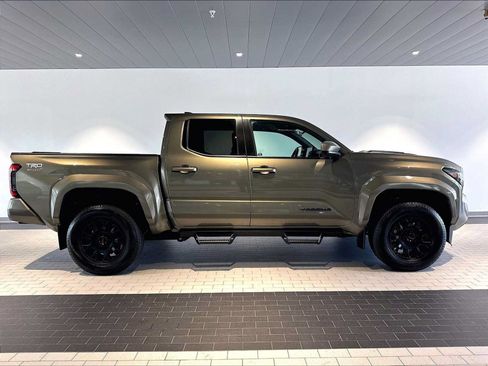 Used 2024 Toyota Tacoma TRD Sport AWD/4WD image 11
