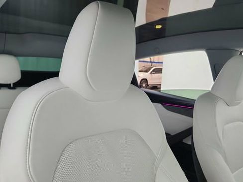 Used 2026 Tesla Model Y Long Range image 19