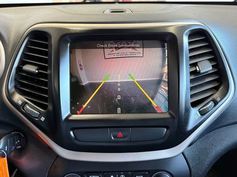 Used 2016 Jeep Cherokee Latitude w/ Cold Weather Group image 16