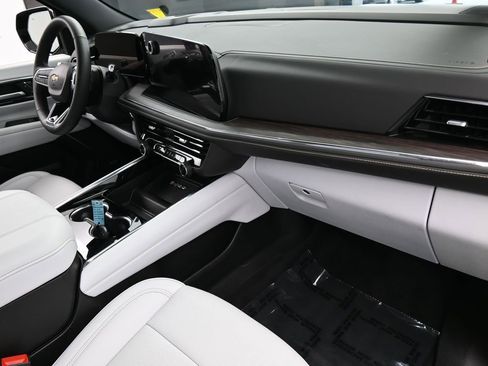 New 2025 Chevrolet Suburban Premier image 49