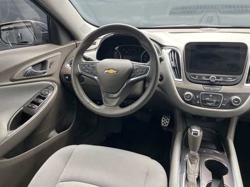 Used 2017 Chevrolet Malibu LT FWD image 15