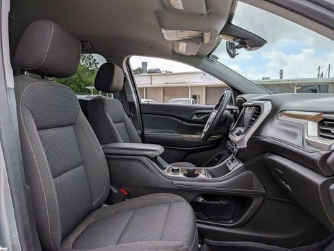 Used 2023 GMC Acadia SLE w/ Driver Convenience Package FWD image 29