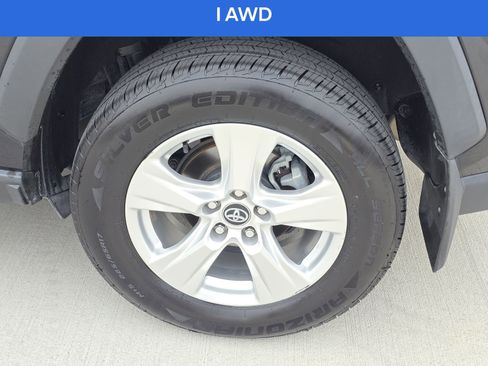 Used 2020 Toyota RAV4 XLE w/ Carpet Mat Package image 10