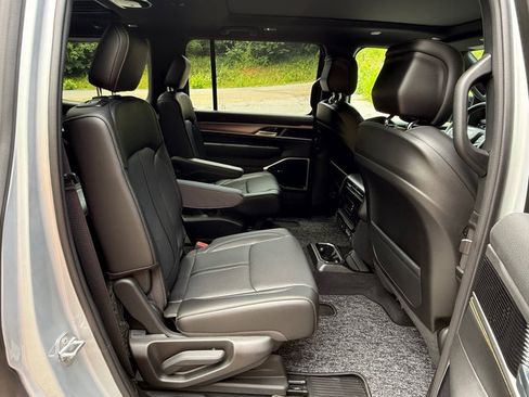New 2026 Jeep Grand Wagoneer 4WD image 25