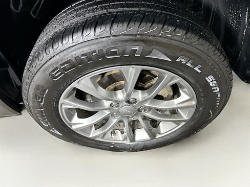 Used 2020 Jeep Cherokee Latitude Plus image 11