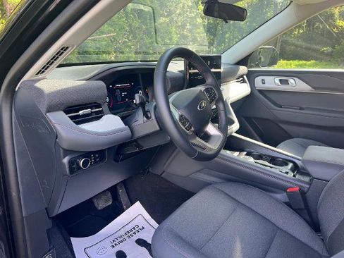 Used 2025 Ford Explorer Active image 9