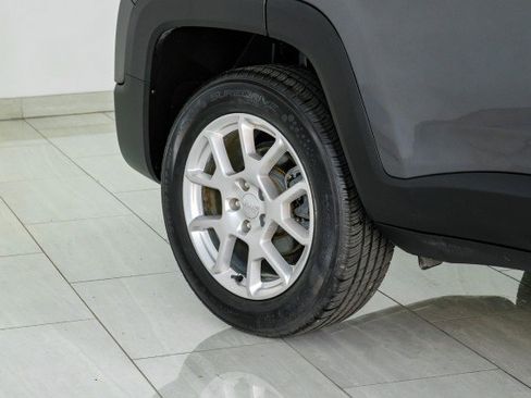 Used 2019 Jeep Renegade Latitude image 49