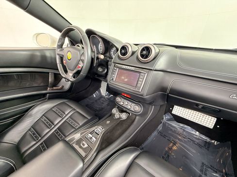 Used 2010 Ferrari California RWD image 24