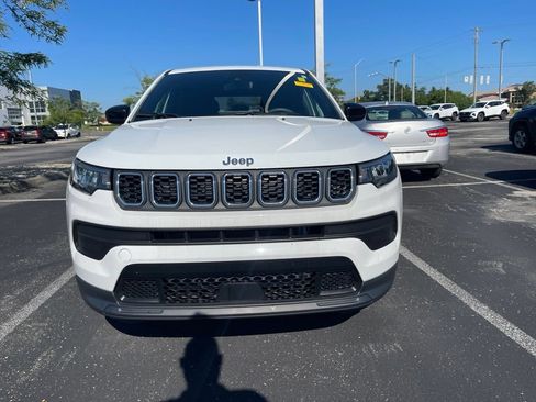 Used 2024 Jeep Compass Sport AWD/4WD image 2