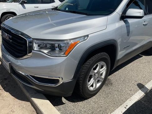 Used 2018 GMC Acadia SLE w/ LPO, Floor Liner Package FWD image 2