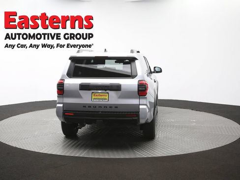 Used 2025 Toyota 4Runner SR5 AWD/4WD image 38