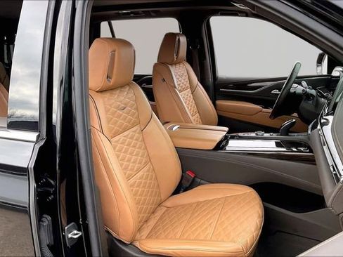 Used 2023 Cadillac Escalade Premium Luxury w/ Performance Package image 21