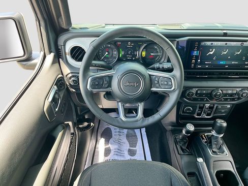 Certified 2025 Jeep Wrangler Unlimited Sahara w/ Safety Group AWD/4WD image 21