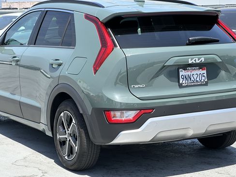 Used 2024 Kia Niro EX FWD image 5