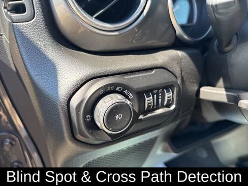 Used 2021 Jeep Wrangler Unlimited Sahara AWD/4WD image 19