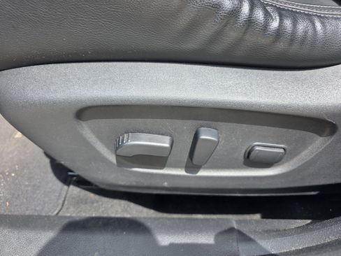Used 2018 Nissan Rogue SL FWD image 24