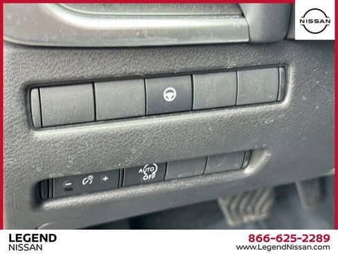 Used 2023 Nissan Rogue SV image 18