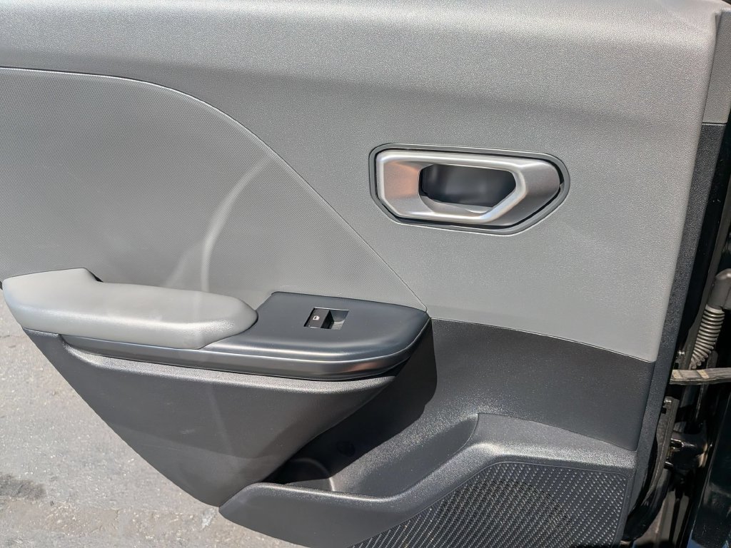 Used 2025 Kia K4 FWD image 25