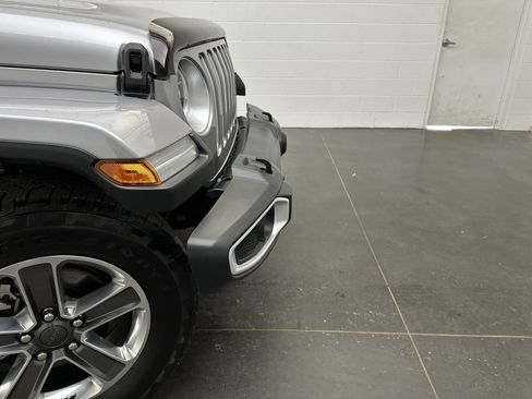 Used 2021 Jeep Wrangler Unlimited Sahara AWD/4WD image 2