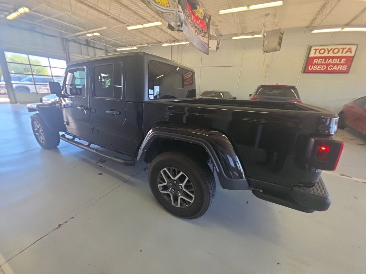 Used 2021 Jeep Gladiator Sport AWD/4WD image 6